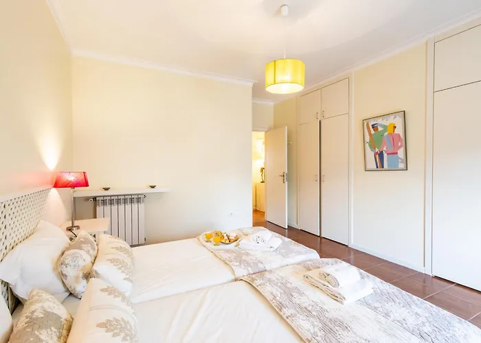 Junto A - By Smarthomes ساو مارتينهو دو بورتو